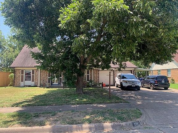 3rd image of 210 E Kenwood Dr