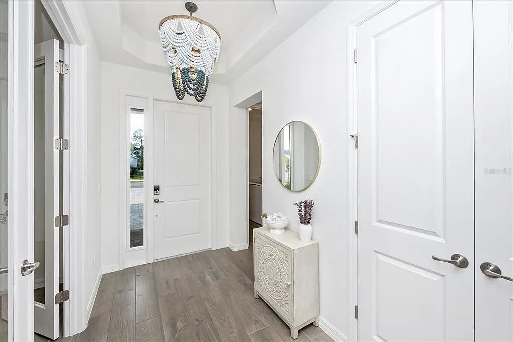 3 bed, 2.0 bath, 1858 sqft, $8,000 — Photo 3