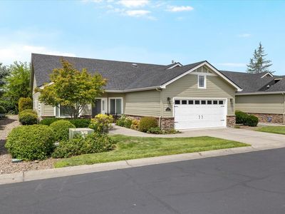 51 Broken Stone Way, Eagle Point, OR, 97524