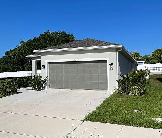 824 Blue Creek Dr — Photo 1
