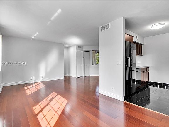 4th image of 465 SW 86th Ave APT 205