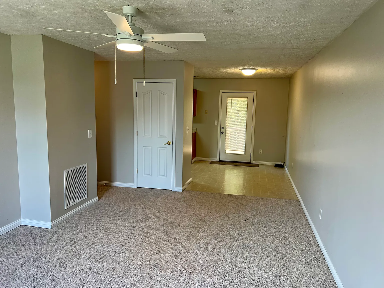 3 bed, $1,195 — Photo 2