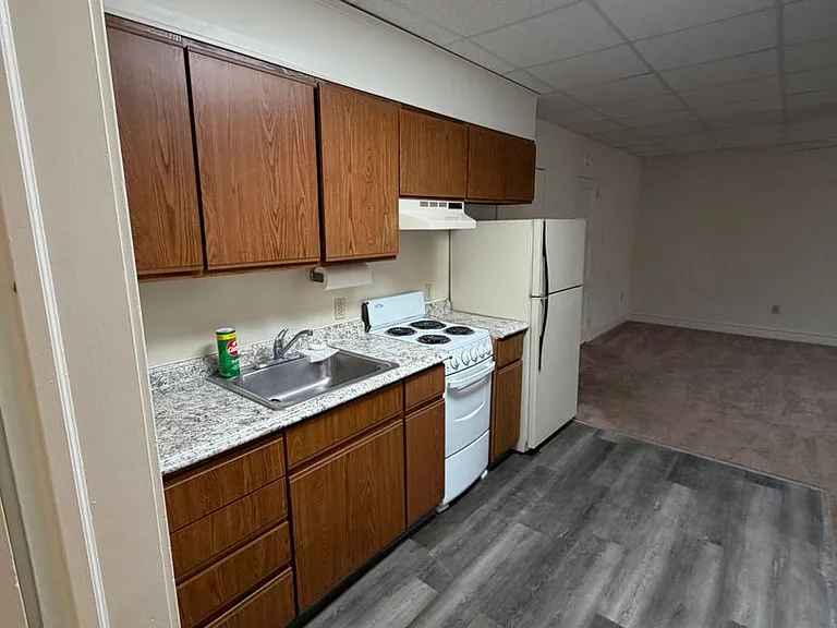 95 N Main St — Photo 12