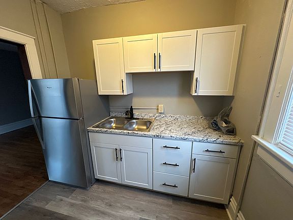 2nd image of 1574 Indianola Ave #1578