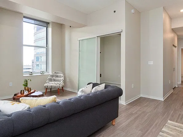 Soo Line, 101 S 5th St APT 804, Minneapolis, MN 55402