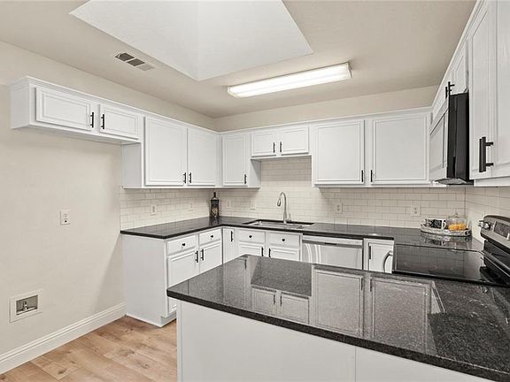 2nd image of 1600 Kelly Ln