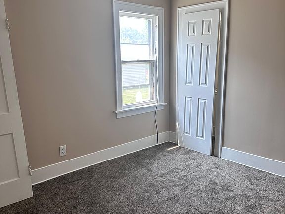 4th image of 135 Somerton Ave