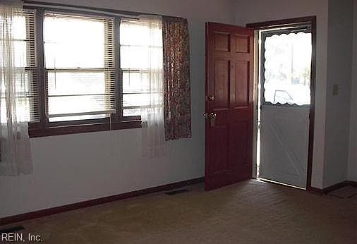 2nd image of 46 Maxwell Ln