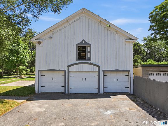 3rd image of 369 Thompson Road