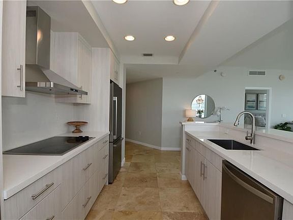 4th image of 1819 SE 17th St APT 804