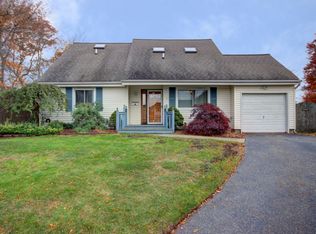7 Frank Cir, Islip, NY 11751
