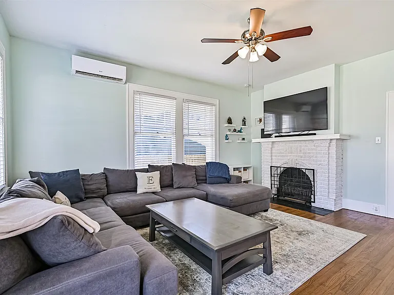 3519 Avenue R 1/2 — Photo 9