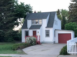 1521 4th St SW, Minot, ND 58701