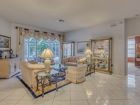 3rd image of 1221 Kings Way Ln
