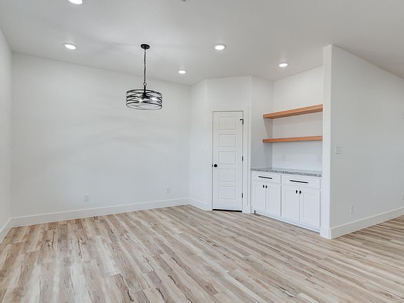 3rd image of 407 Avenue M