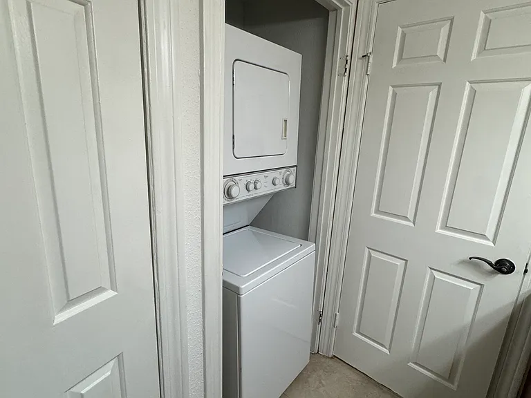 In-unit washer/dryer