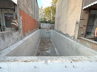 2051 Titan St, Philadelphia, PA 19146