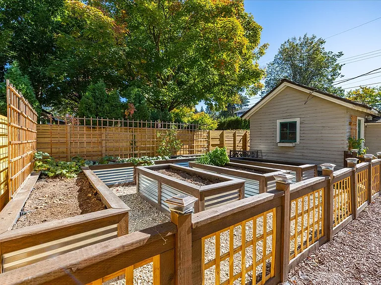 2323 W Regan Ave — Photo 31