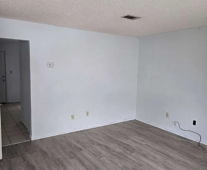 1040 Sable Dr #C — Photo 2