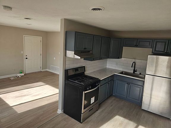 5th image of 3240 Heatherton Dr APT 4