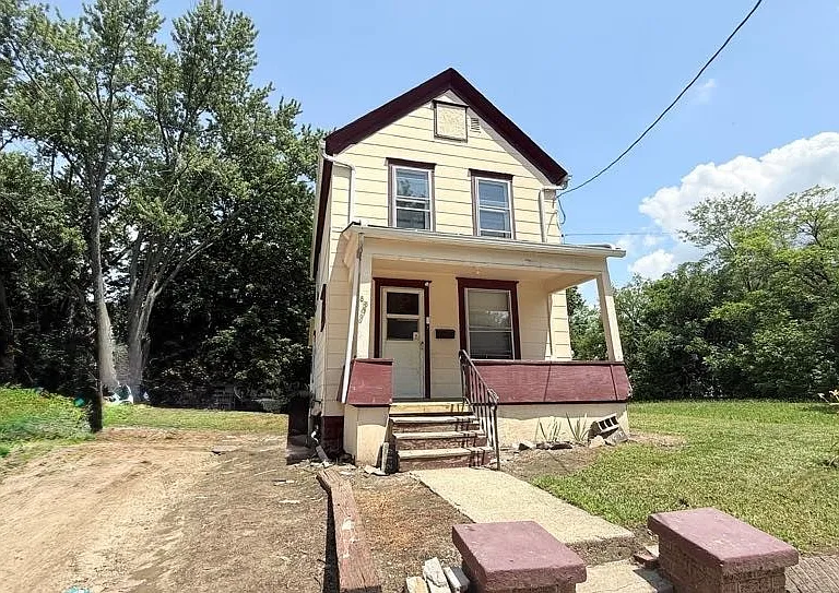 85 Shaefer St — Photo 1