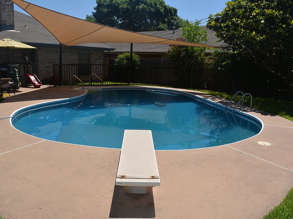 Saltwater Diving Pool