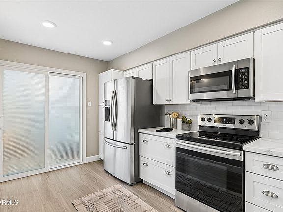 5th image of 5127 E WINDSOR Avenue