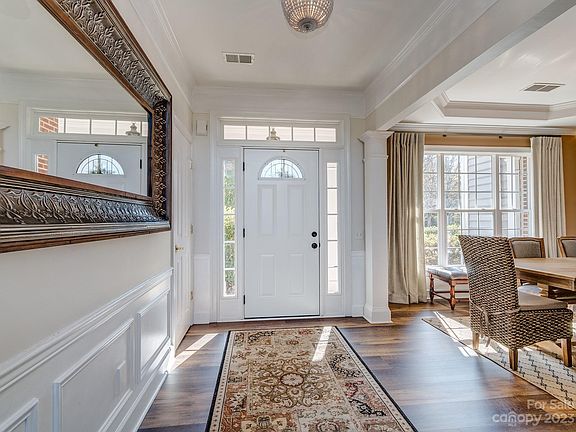 3rd image of 6857 Guinevere Dr