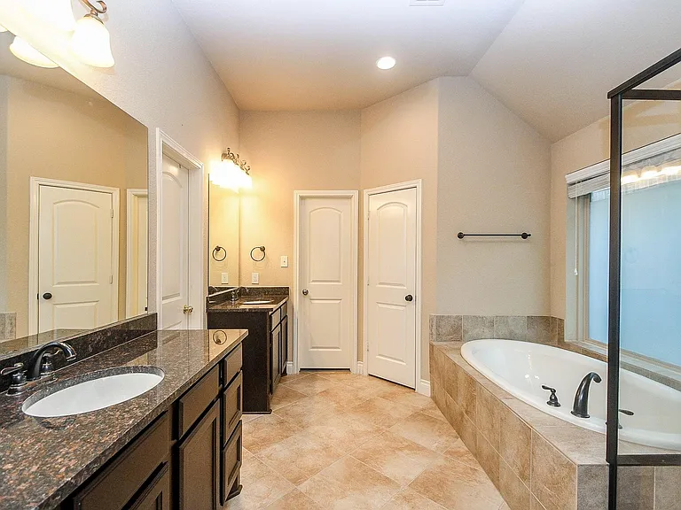 2911 Village Brook Ln — Photo 21