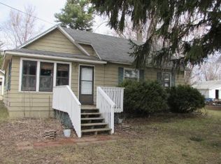 105 W Maple St, Roberts, WI 54023