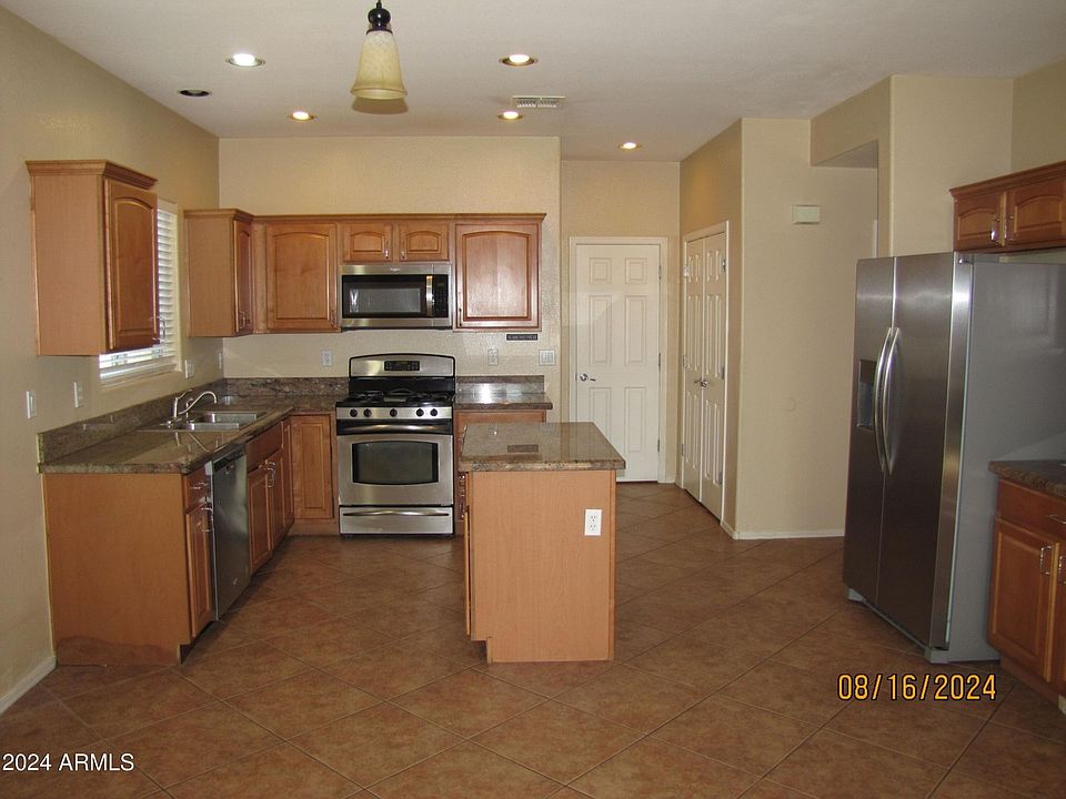 1st image of 914 S 117th Ave