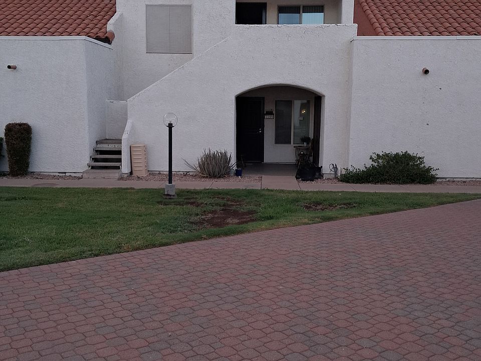 Front of Building- Unit is 2nd Floor, Windows Showing