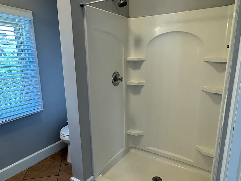 313 W 6th St #5 — Photo 15