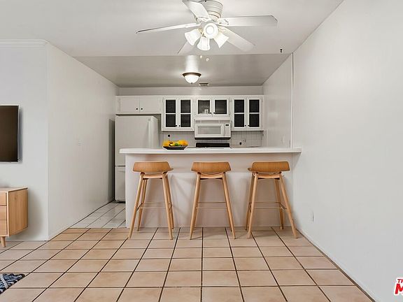3rd image of 5414 Newcastle Ave APT 19