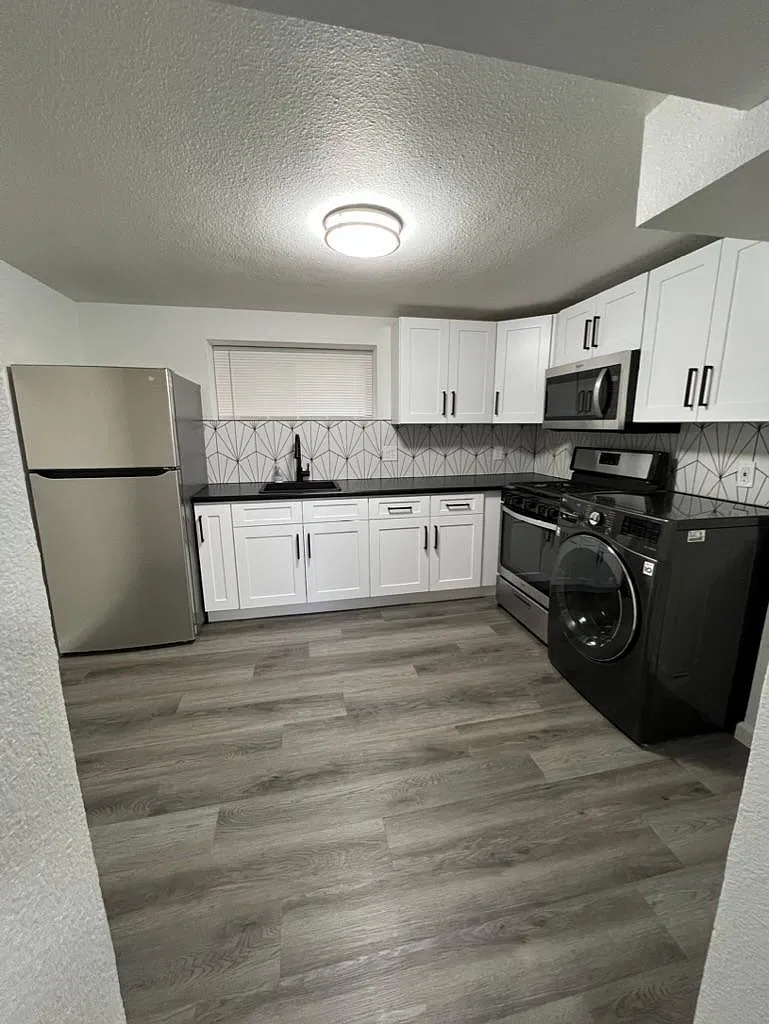 2 bed, 720 sqft, $1,950 — Photo 2