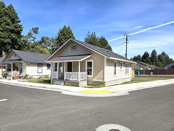 3rd image of 820 8th St