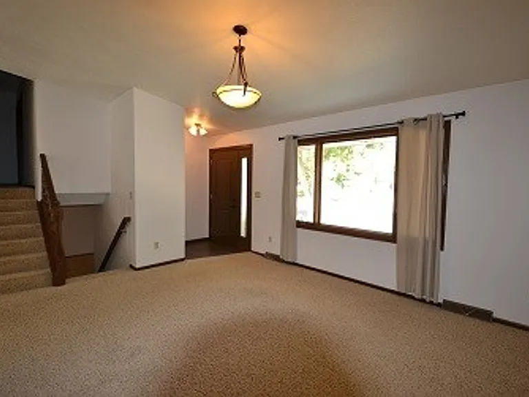 4401 E Oak St — Photo 7