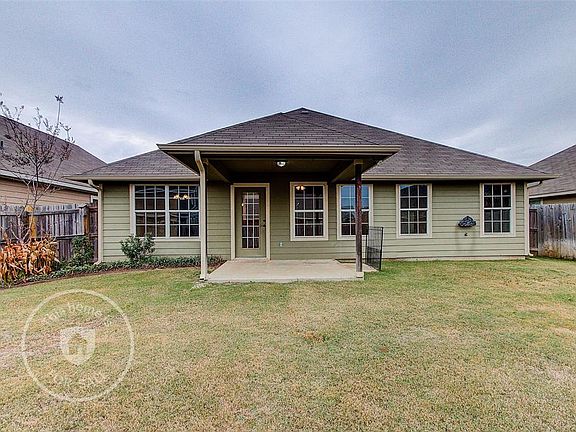 5th image of 2305 Arrowhead Dr