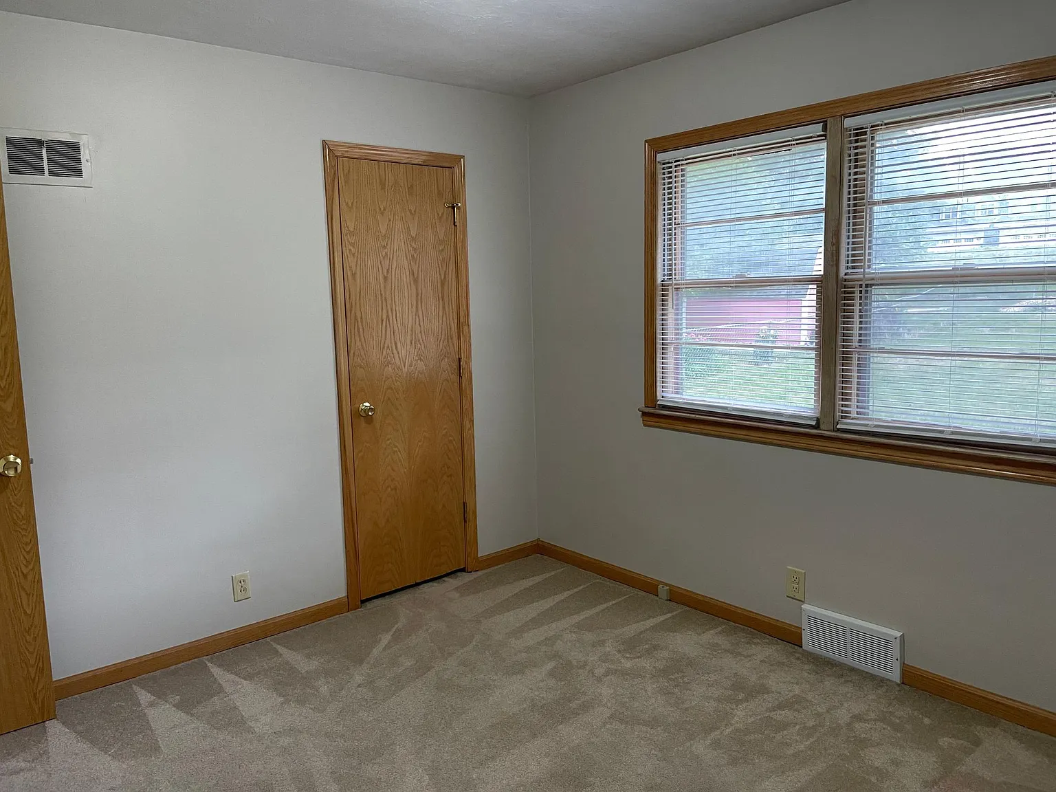 3 bed, 2100 sqft, $1,950 — Photo 4