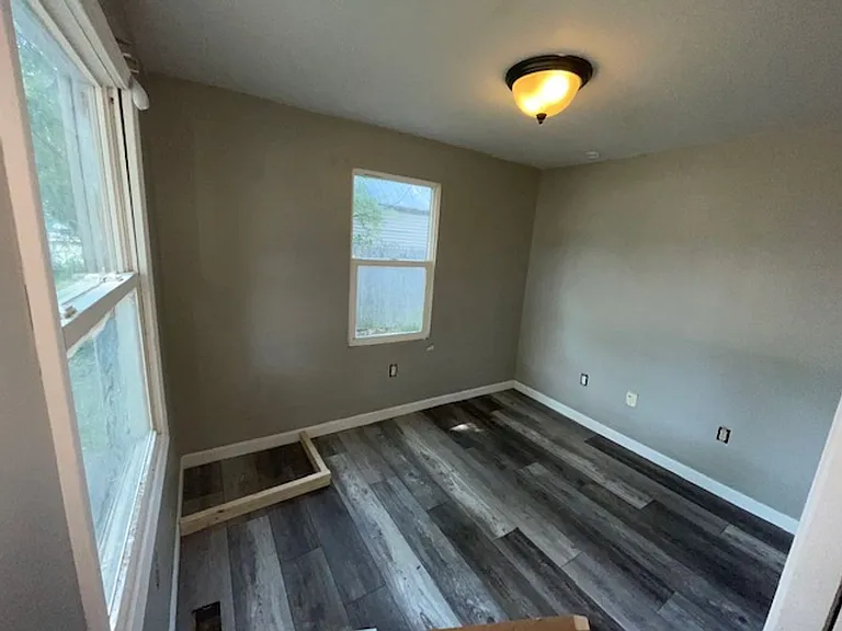133 S Elmwood Ave — Photo 4