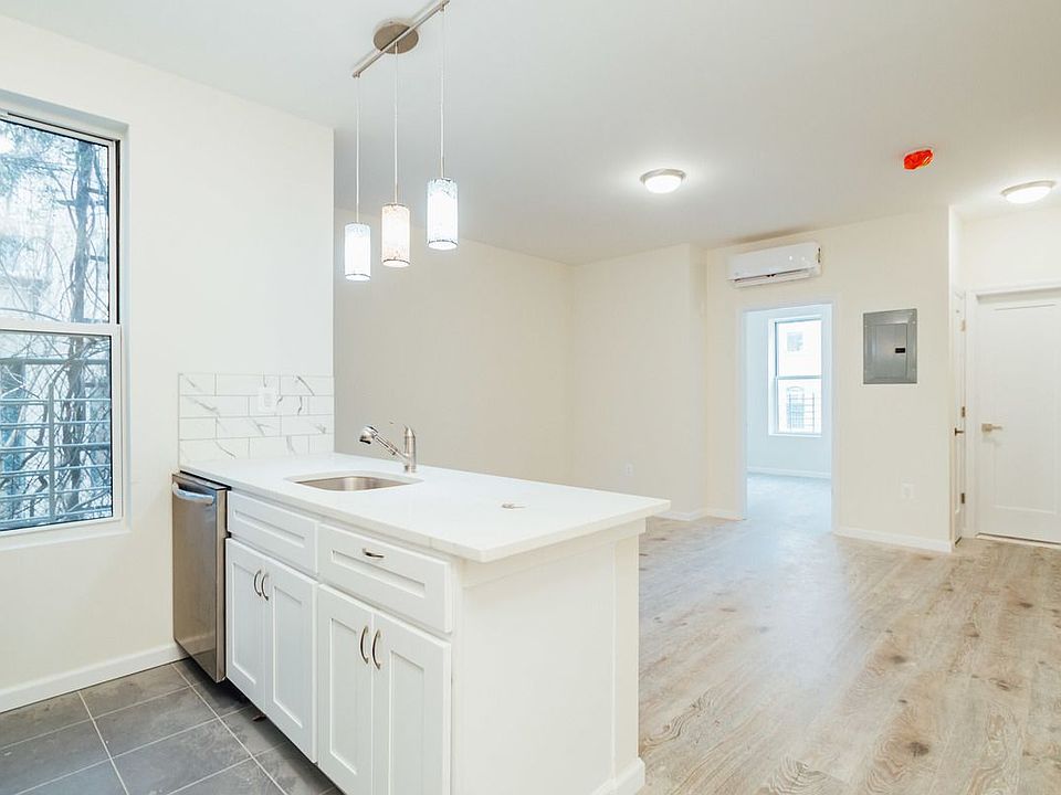 1st image of 266 Linden St #1