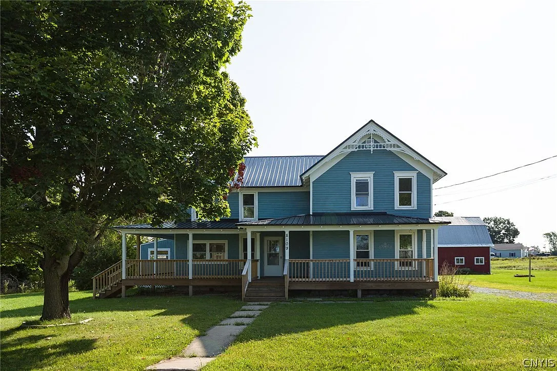4 bed, 2.0 bath, 2240 sqft, $2,195 — Photo 1