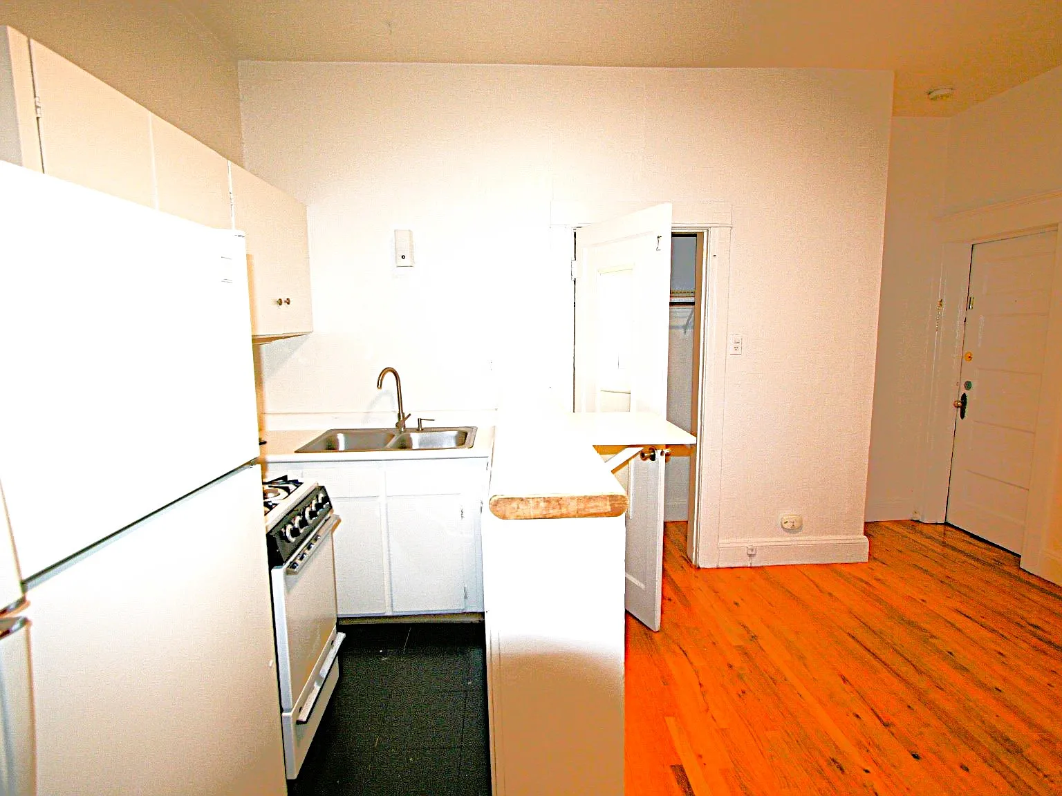 1 bed, 400 sqft, $1,095 — Photo 4