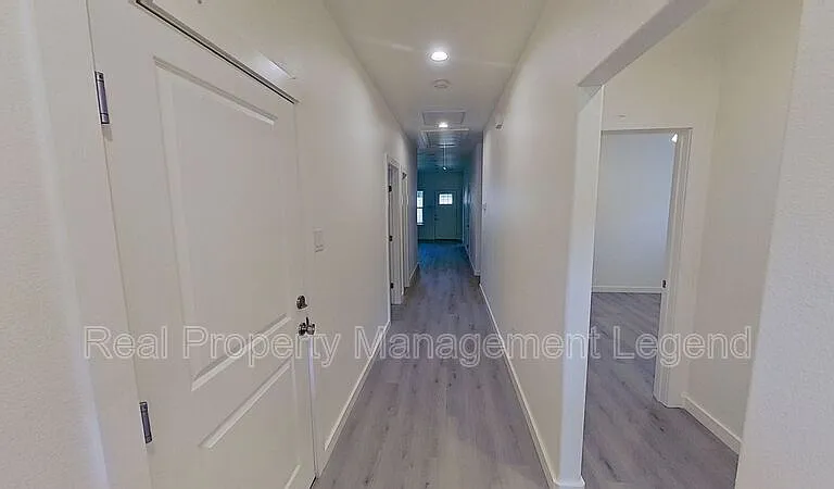 1009 Dubois St — Photo 4