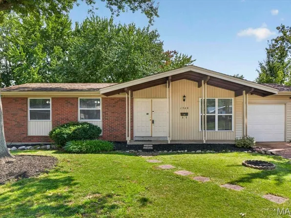1540 Leisure Dr, Florissant, MO 63031