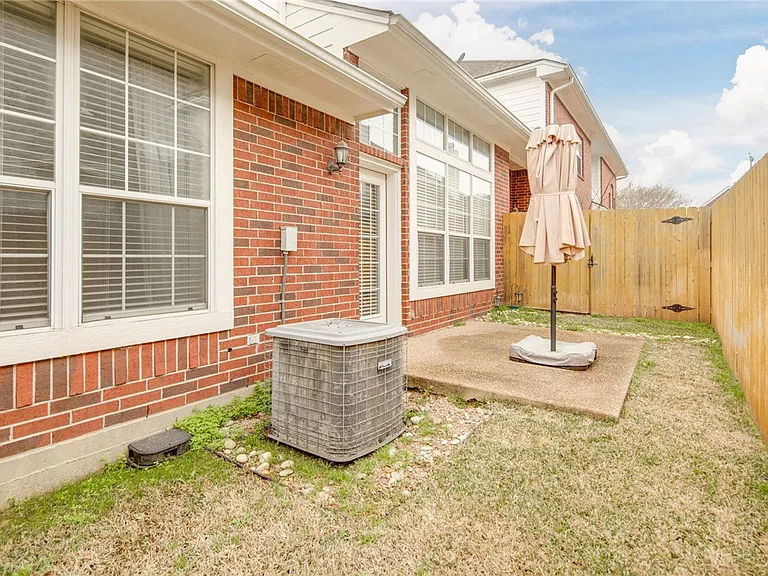 1605 Ethic Ln — Photo 24