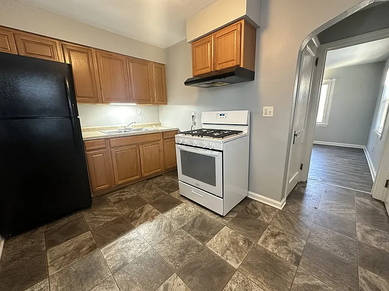 523 Webster Ave #1 — Photo 3