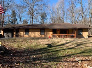 2064 County Road 415 Rd E, Xenia, IL 62899