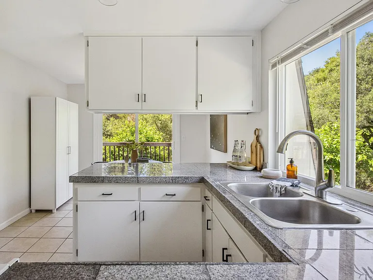 146 Ascot Ct #3 — Photo 8