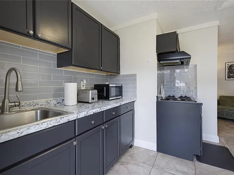 235 Walnut St NW #F — Photo 5